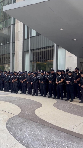 若进总决赛疯狂的球迷肯定会暴走!纽约已安排批量警察街头待命 若进总决赛疯狂的球迷肯定会暴走!纽约已安排批量警察街头待命